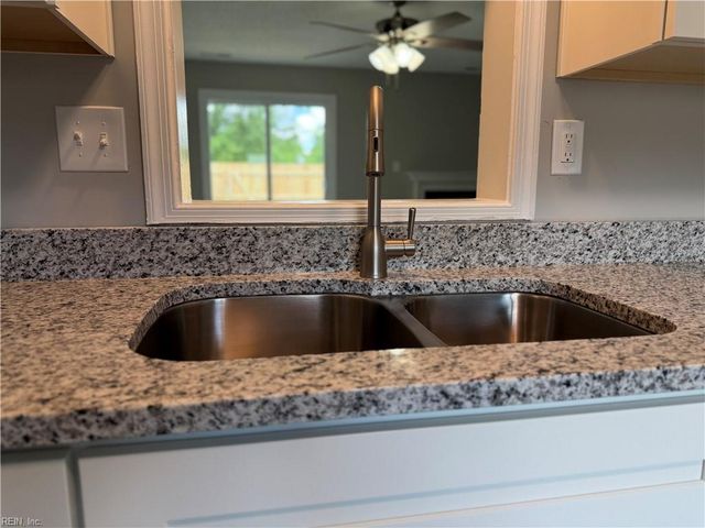 5412 Woburn Ln, Virginia Beach, VA 23462