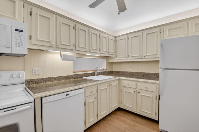 5190 Las Verdes Circle 120, Delray Beach, FL 33484