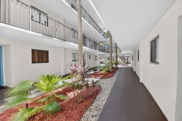 5190 Las Verdes Circle 120, Delray Beach, FL 33484