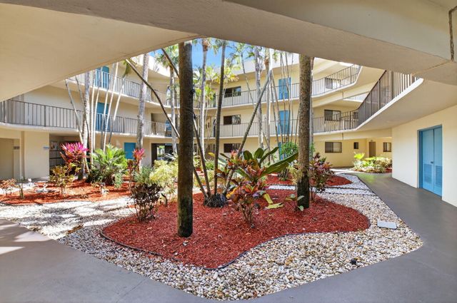 5190 Las Verdes Circle 120, Delray Beach, FL 33484