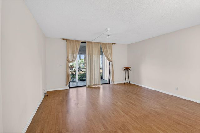 5190 Las Verdes Circle 120, Delray Beach, FL 33484