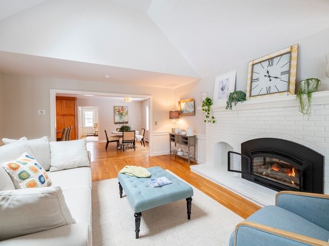 25 Gardner Rd, Duxbury, MA 02332