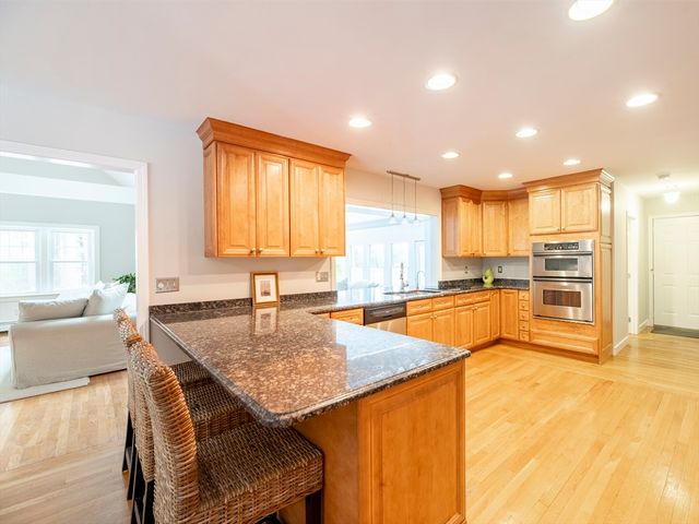 25 Gardner Rd, Duxbury, MA 02332