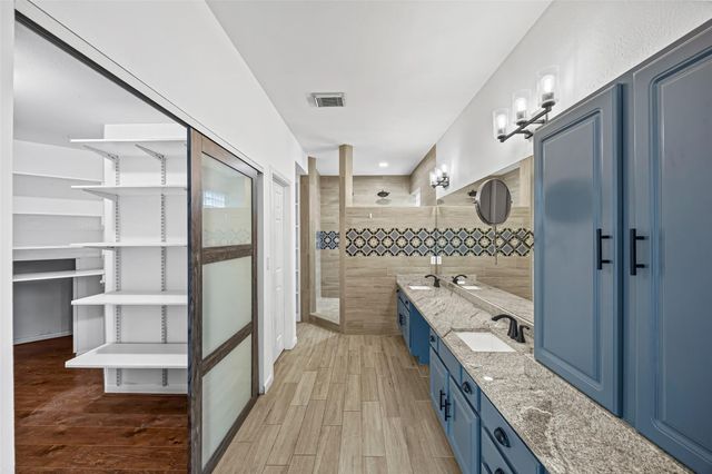 1305 Buttonwood Drive, Friendswood, TX 77546