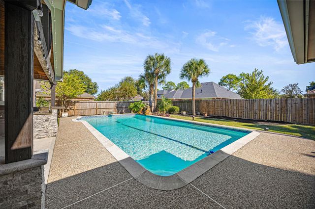 1305 Buttonwood Drive, Friendswood, TX 77546