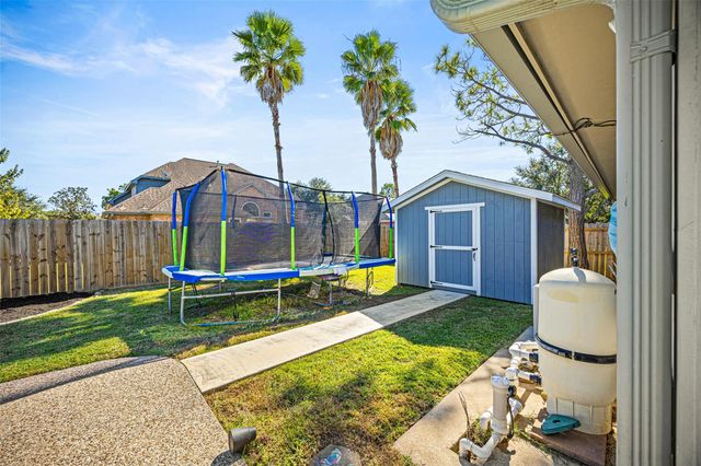 1305 Buttonwood Drive, Friendswood, TX 77546