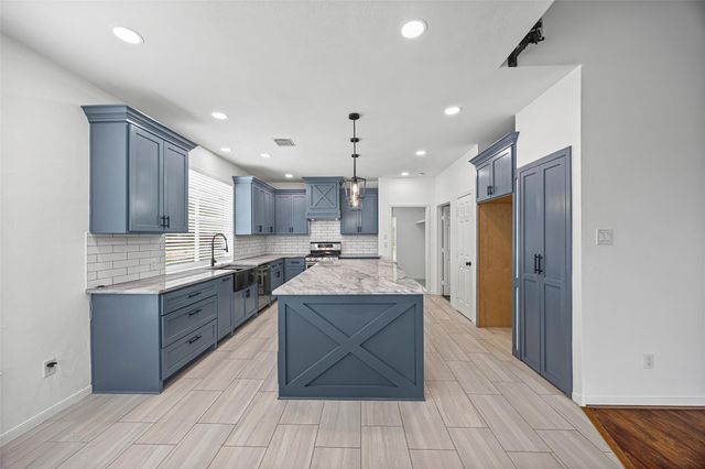 1305 Buttonwood Drive, Friendswood, TX 77546