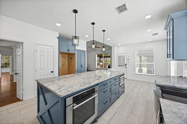 1305 Buttonwood Drive, Friendswood, TX 77546