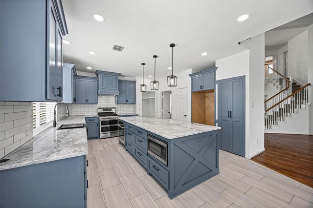 1305 Buttonwood Drive, Friendswood, TX 77546