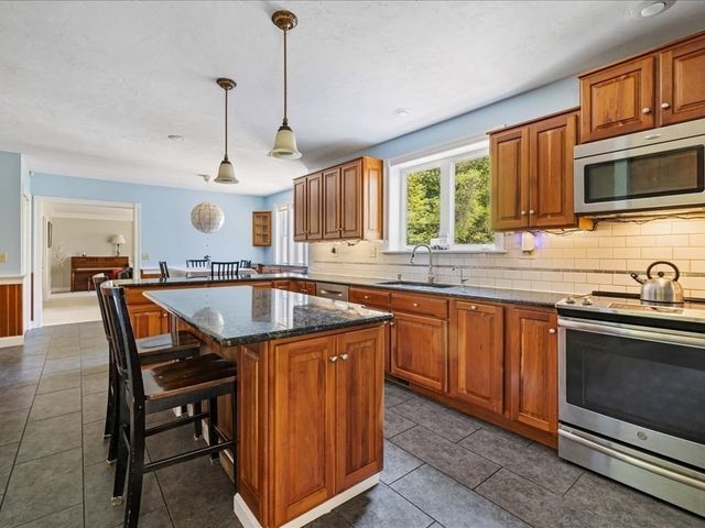 4 Whitetail Run, Auburn, MA 01501