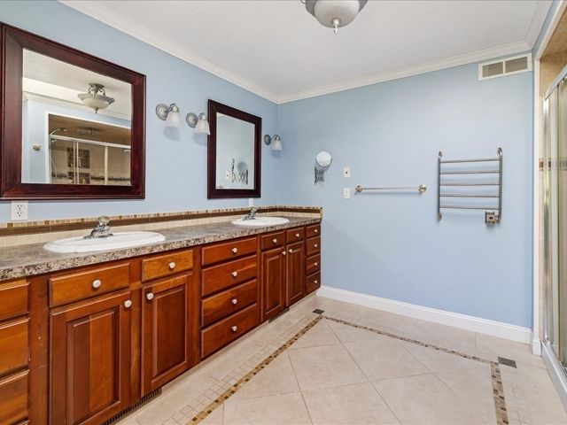 4 Whitetail Run, Auburn, MA 01501