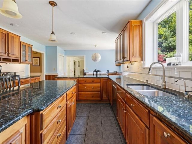 4 Whitetail Run, Auburn, MA 01501