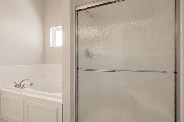 10135 N Poplar Avenue, Kansas City, MO 64156