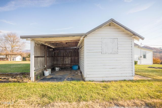 200 Massengill Place, Bluff City, TN 37618