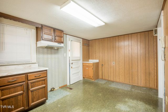 200 Massengill Place, Bluff City, TN 37618