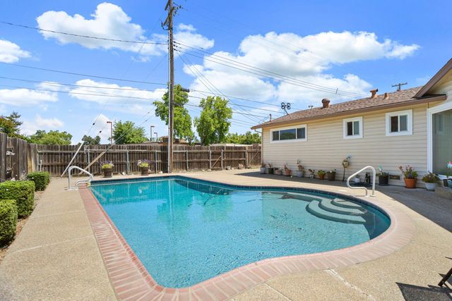 8855 Kelsey Dr, Elk Grove, CA 95624