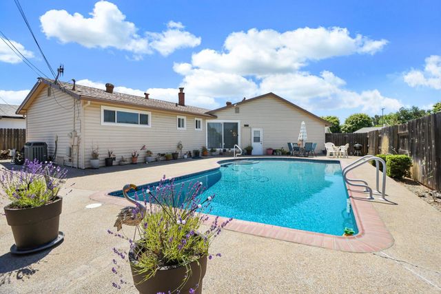 8855 Kelsey Dr, Elk Grove, CA 95624