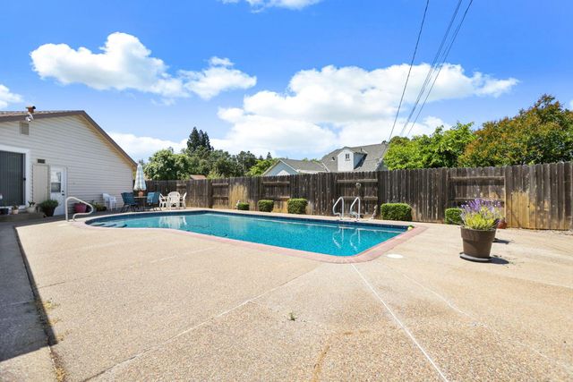 8855 Kelsey Dr, Elk Grove, CA 95624