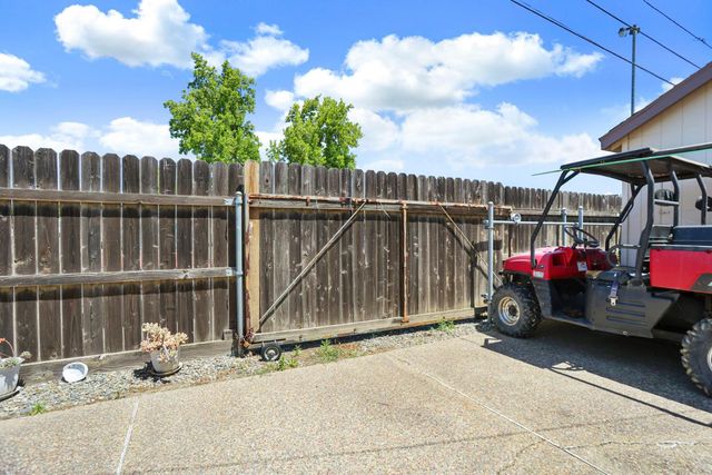 8855 Kelsey Dr, Elk Grove, CA 95624