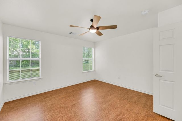 128 2nd Ave, Taylor, TX 76574