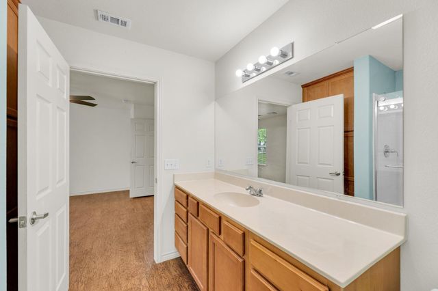 128 2nd Ave, Taylor, TX 76574