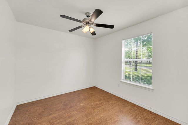 128 2nd Ave, Taylor, TX 76574