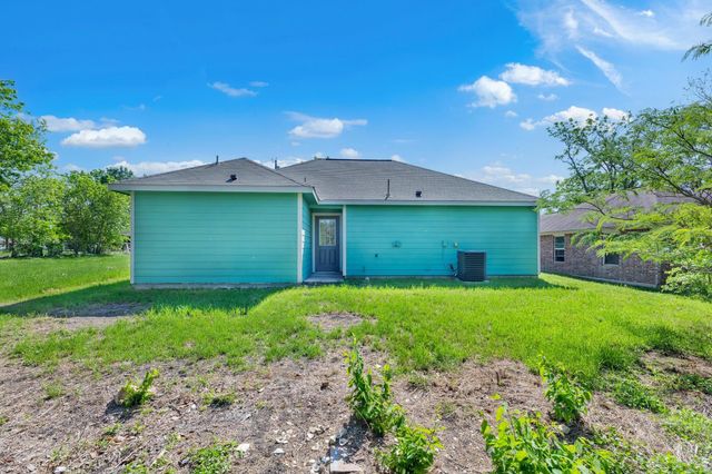 128 2nd Ave, Taylor, TX 76574