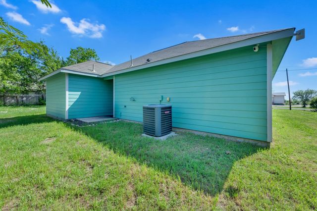 128 2nd Ave, Taylor, TX 76574