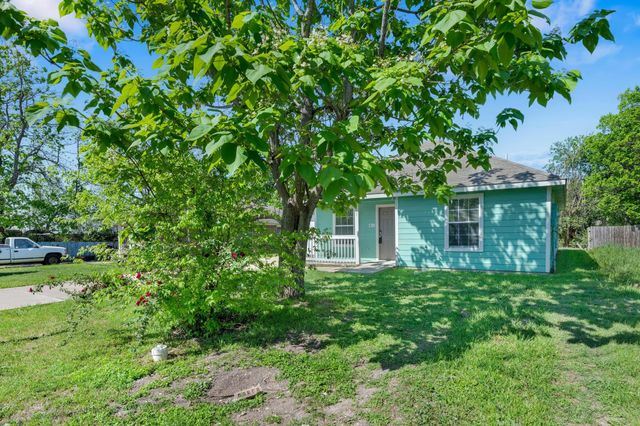128 2nd Ave, Taylor, TX 76574