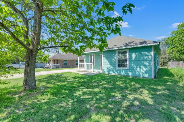 128 2nd Ave, Taylor, TX 76574