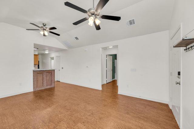 128 2nd Ave, Taylor, TX 76574