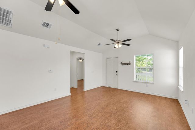 128 2nd Ave, Taylor, TX 76574