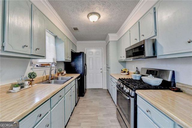 1001 Pine Ridge Drive, Stone Mountain, GA 30087