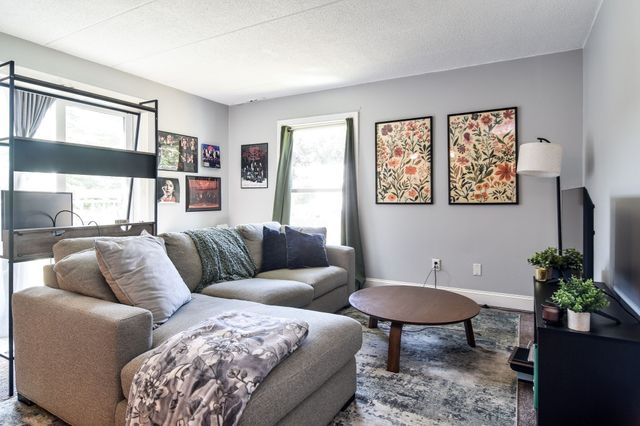 147 Turner Rd 103, Holliston, MA 01746