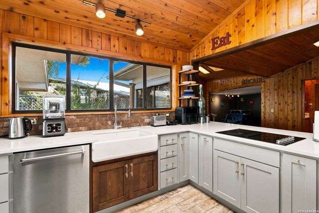 2988 COLLEEN DR, Canyon Lake, TX 78133