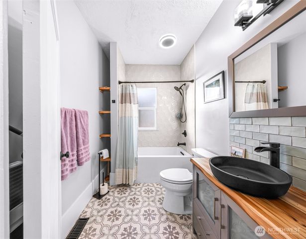 2101 Young Street, Bellingham, WA 98225