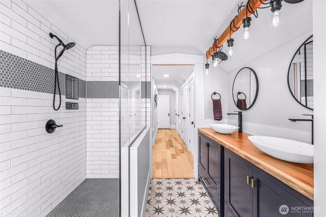 2101 Young Street, Bellingham, WA 98225