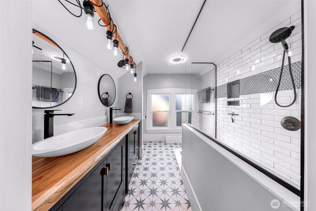 2101 Young Street, Bellingham, WA 98225