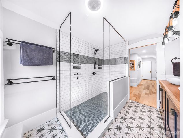 2101 Young Street, Bellingham, WA 98225