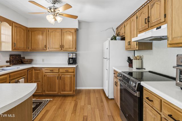 1320 Lynnwood Drive, Johnson City, TN 37601