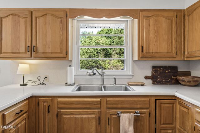 1320 Lynnwood Drive, Johnson City, TN 37601