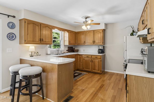 1320 Lynnwood Drive, Johnson City, TN 37601