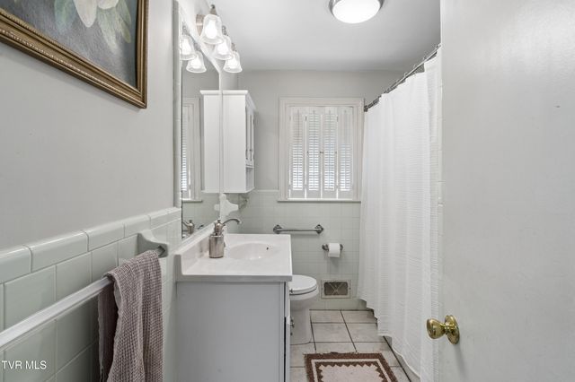 1320 Lynnwood Drive, Johnson City, TN 37601