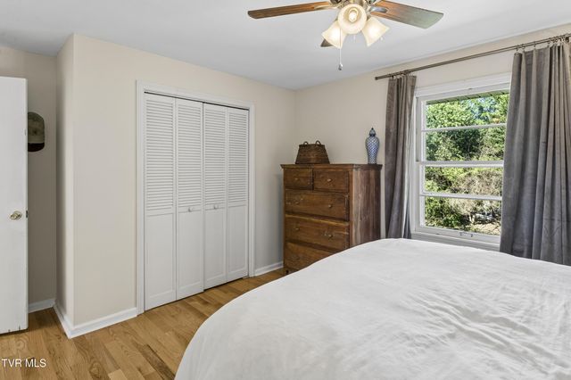 1320 Lynnwood Drive, Johnson City, TN 37601