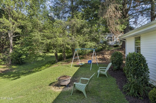 1320 Lynnwood Drive, Johnson City, TN 37601