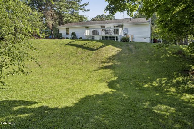 1320 Lynnwood Drive, Johnson City, TN 37601