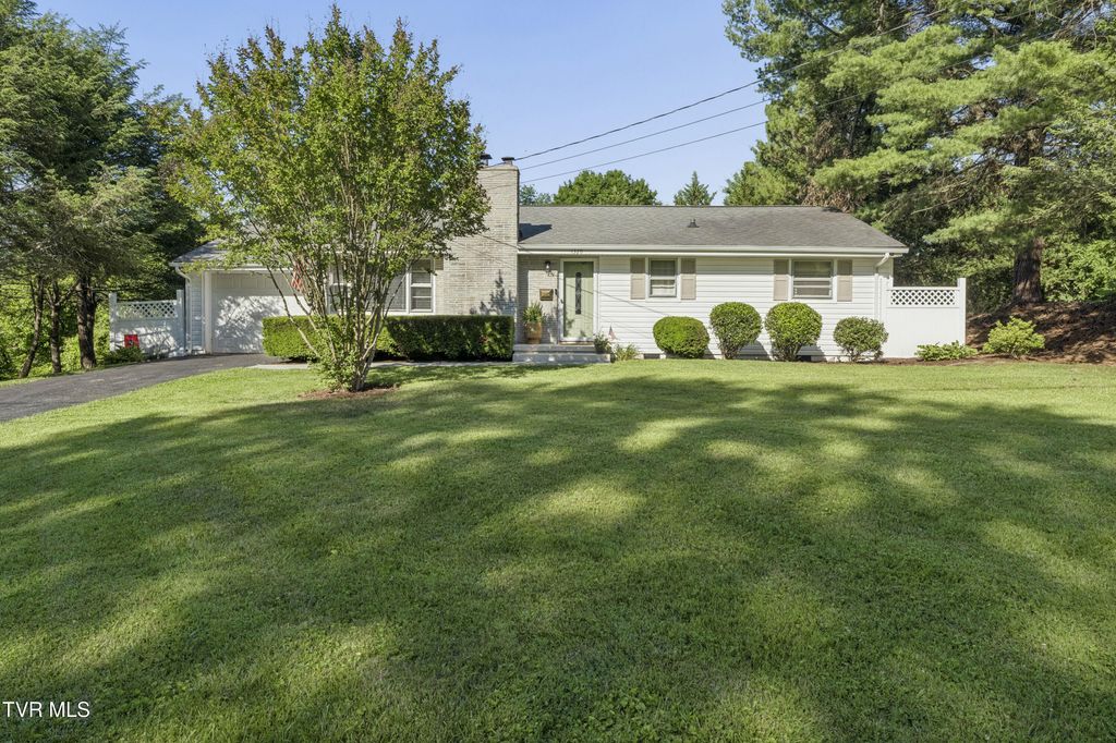 1320 Lynnwood Drive, Johnson City, TN 37601