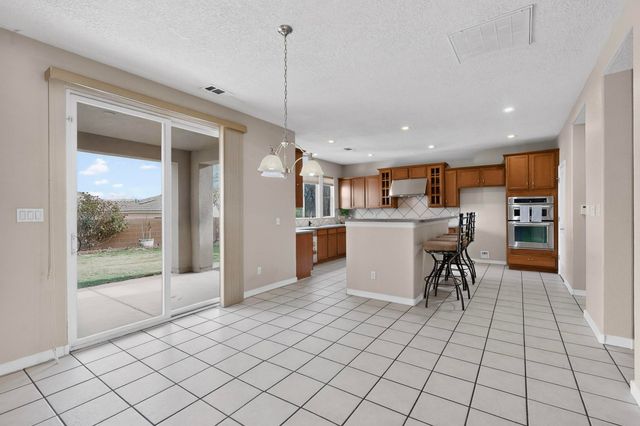 8305 Mesa Top Road NW, Albuquerque, NM 87120