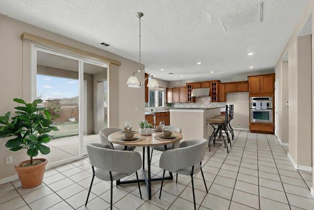 8305 Mesa Top Road NW, Albuquerque, NM 87120