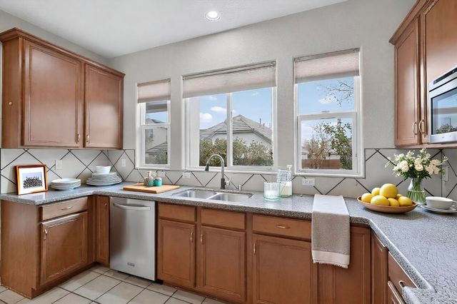 8305 Mesa Top Road NW, Albuquerque, NM 87120